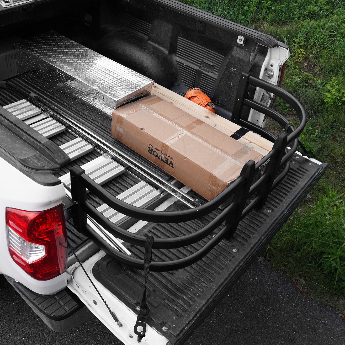 VEVOR Aluminum Truck Bed Extender for Enhanced Cargo Capacity